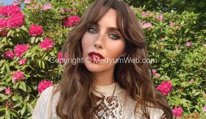 Birmingham Moseley Medyum Hanım